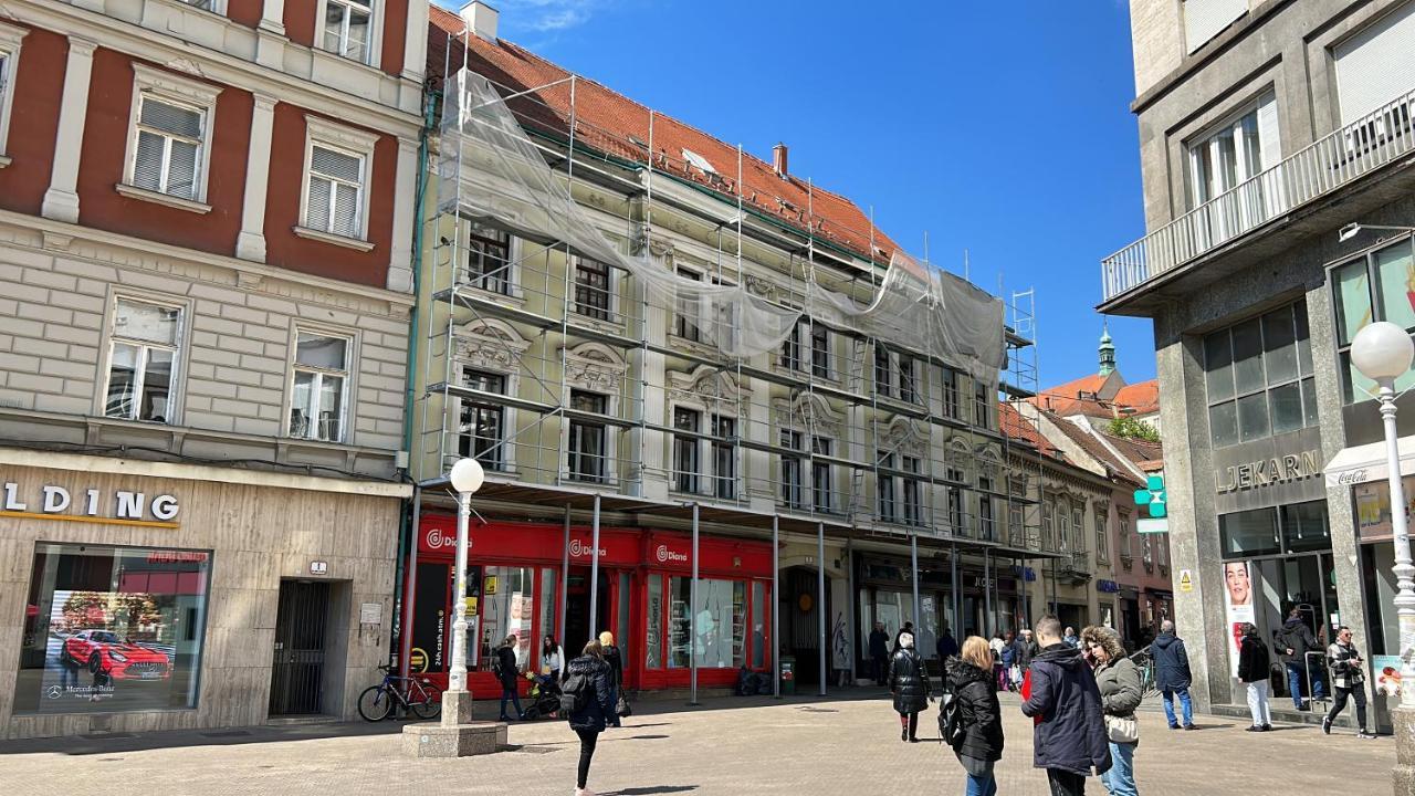 Green Gallery On A Main Square Apartment Zagreb Exterior photo